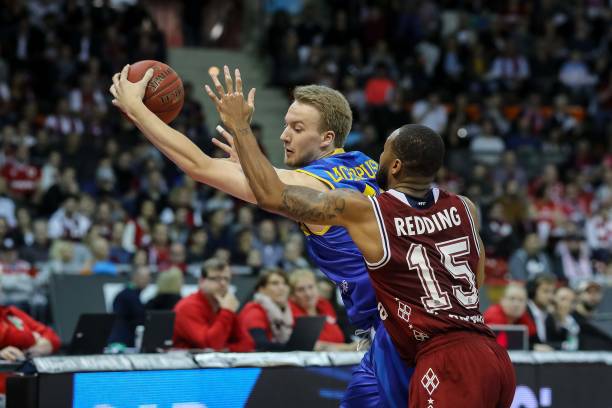 她击败多位 她击败多位