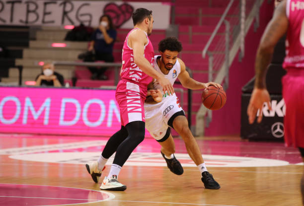 她击败多位 她击败多位